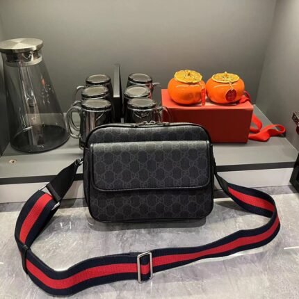 Gucci GG Supreme Small crossbody bag 795479